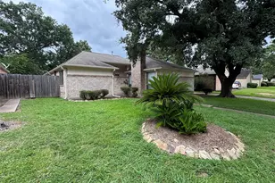 7918 Midland Forest Dr, Houston, TX 77088 - Photo 6