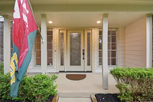 16 Lullwater Pl, The Woodlands, TX 77381 - Photo 2