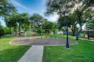 18503 Kings Lynn St, Houston, TX 77058 - Photo 24