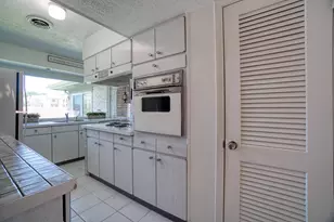 18503 Kings Lynn St, Houston, TX 77058 - Photo 4