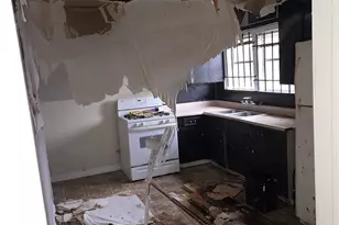 5318 Longmeadow St, Houston, TX 77033 - Photo 6