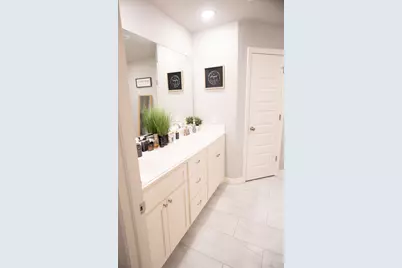 513 Yorktown Avenue, Clute, TX 77531 - Photo 14