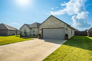513 Yorktown Ave, Clute, TX 77531 - Photo 22