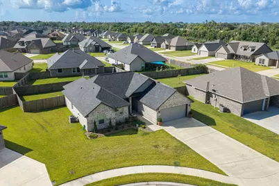 513 Yorktown Avenue, Clute, TX 77531 - Photo 34