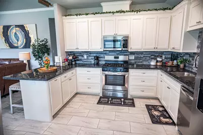 513 Yorktown Avenue, Clute, TX 77531 - Photo 8