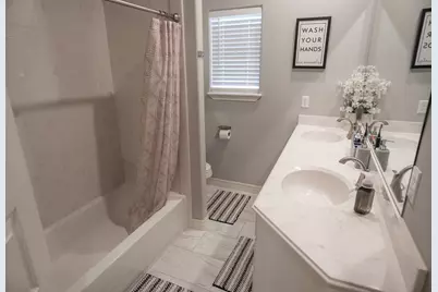 513 Yorktown Avenue, Clute, TX 77531 - Photo 18