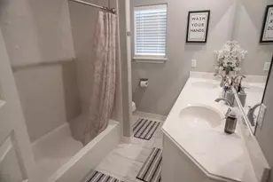 513 Yorktown Ave, Clute, TX 77531 - Photo 18