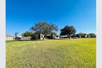 5835 Plantation Drive, Baytown, TX 77523 - Photo 2