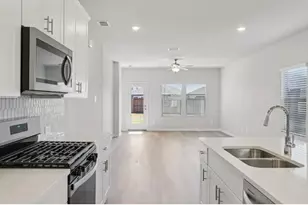 14166 Granger Pointe Ln, Conroe, TX 77302 - Photo 2