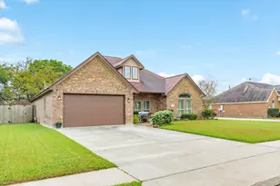 1008 S Belle Dr, Angleton, TX 77515 - Photo 2