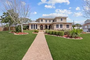 3934 Tres Dr, Galveston, TX 77554 - Photo 2