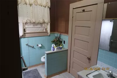1413 N Main Street, Schulenburg, TX 78956 - Photo 16