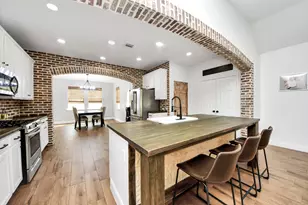 10018 Lynnwood Dr, Baytown, TX 77521 - Photo 8