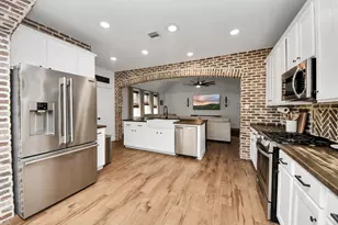 10018 Lynnwood Dr, Baytown, TX 77521 - Photo 10