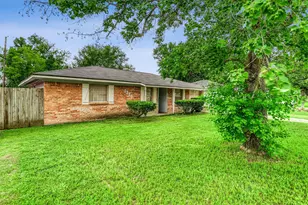 1323 W Donovan St, Houston, TX 77091 - Photo 2