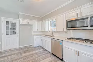 211 Loon River Dr, Houston, TX 77336 - Photo 10