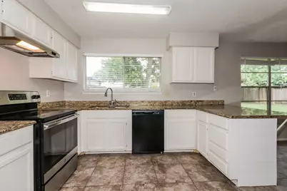 11923 Yeatmah Lane, Houston, TX 77067 - Photo 8