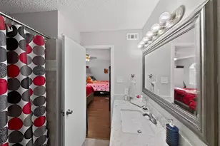 8101 Amelia Rd, Houston, TX 77055 - Photo 34