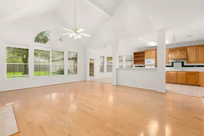 9423 Walnut Brook Court, Houston, TX 77040 - Photo 6