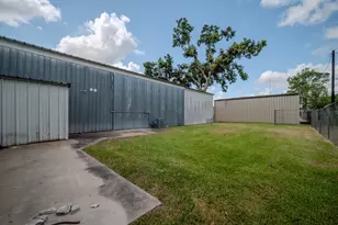 619 E Jackson St, El Campo, TX 77437 - Photo 12