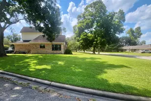 215 Ridgemont Dr, Alvin, TX 77511 - Photo 38