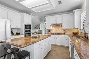 215 Ridgemont Dr, Alvin, TX 77511 - Photo 12