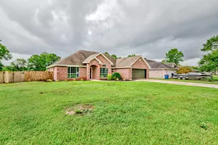 156 Corbett St, Vidor, TX 77662 - Photo 2