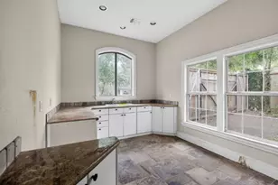 6 Heritage Ct, Houston, TX 77024 - Photo 10