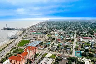 2102 Ave O 1/2, Galveston, TX 77550 - Photo 24