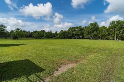 1031 Louisiana Avenue, League City, TX 77573 - Photo 4