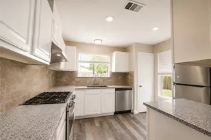12710 Fenimore Ct, Sugar Land, TX 77478 - Photo 6