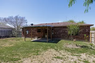 308 Hickory Ct, Bishop, TX 78343 - Photo 10