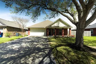 1105 Isabella Blvd, Angleton, TX 77515 - Photo 1