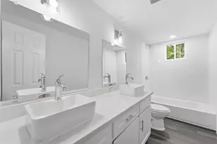 2281 Des Jardines St, Houston, TX 77023 - Photo 14