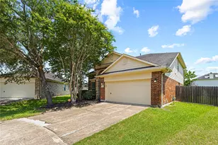 2701 Shallow Falls Ct, Pearland, TX 77584 - Photo 2