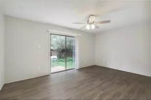 24 E Bigelow Oak Ct, The Woodlands, TX 77381 - Photo 4