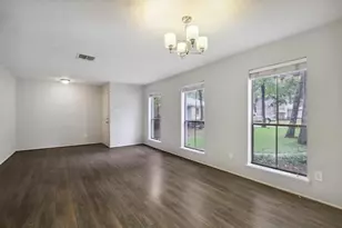 24 E Bigelow Oak Ct, The Woodlands, TX 77381 - Photo 2