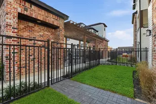 9207 Ft George St, Houston, TX 77063 - Photo 4