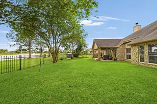 1575 Garden Lakes Dr, Friendswood, TX 77546 - Photo 2