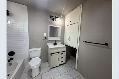 605 E Hunnicutt Street, Baytown, TX 77520 - Photo 16