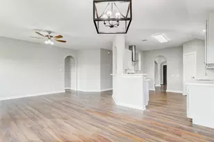 7027 Sun Creek Dr, Hitchcock, TX 77563 - Photo 4