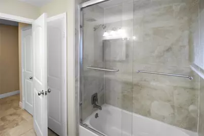 5738 Willowbend Boulevard, Houston, TX 77096 - Photo 24