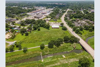 650 E Adoue Street, Alvin, TX 77511 - Photo 8