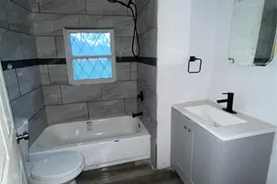 4917 Jones St, Houston, TX 77016 - Photo 4