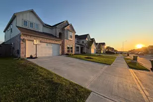 2335 Spring Hollow Dr, Baytown, TX 77521 - Photo 6