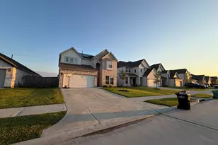 2335 Spring Hollow Dr, Baytown, TX 77521 - Photo 10