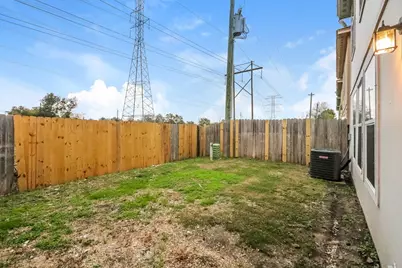 4918 N Cancun Drive, Houston, TX 77045 - Photo 16