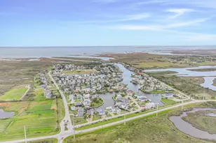 12822 Santiago Cir, Galveston, TX 77554 - Photo 44