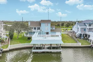 12822 Santiago Cir, Galveston, TX 77554 - Photo 2