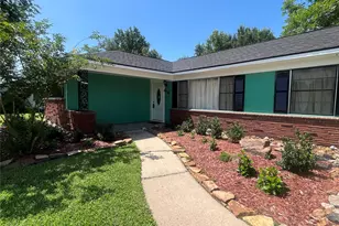 416 Azalea Dr, Baytown, TX 77520 - Photo 4
